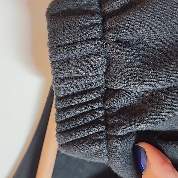 UO Cropped Sweatshirt - Picture 3 of 5